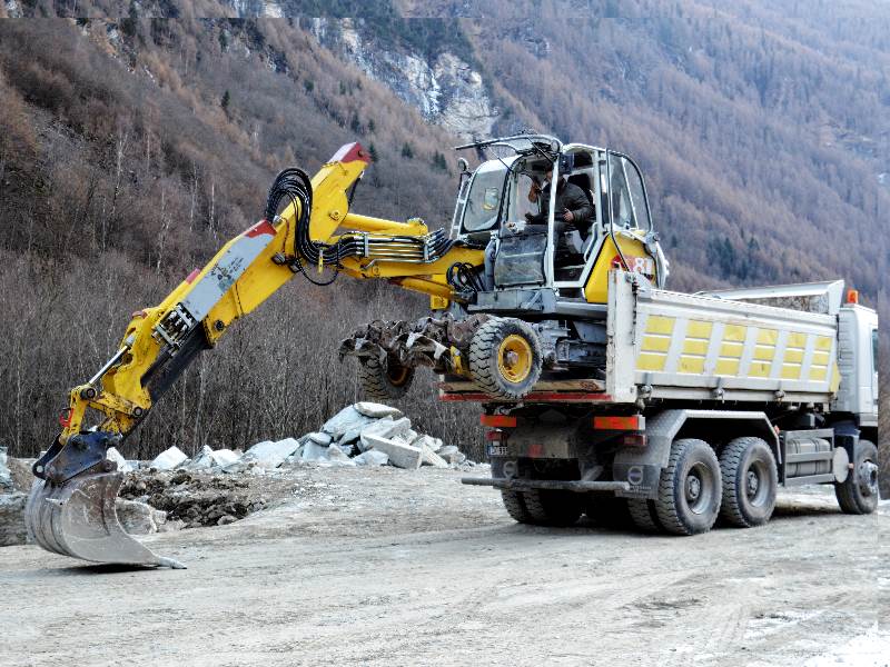 Scarico Escavatore tipo RAGNO MENZI-MUCK A81